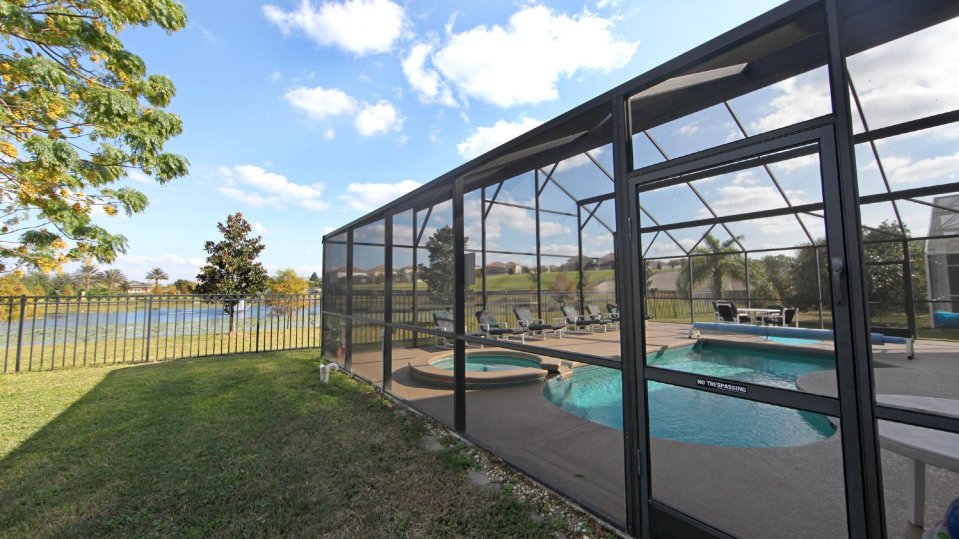 Abri de piscine : un atout pour votre jardin